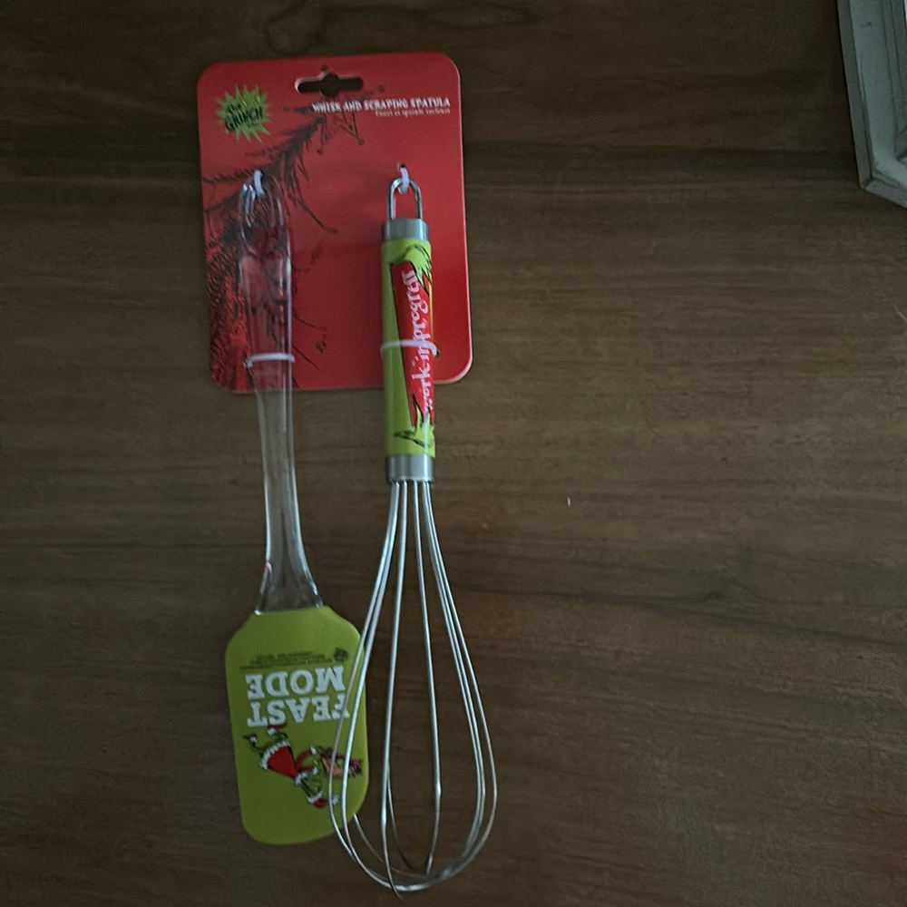 Grinch Utensils Baking Set